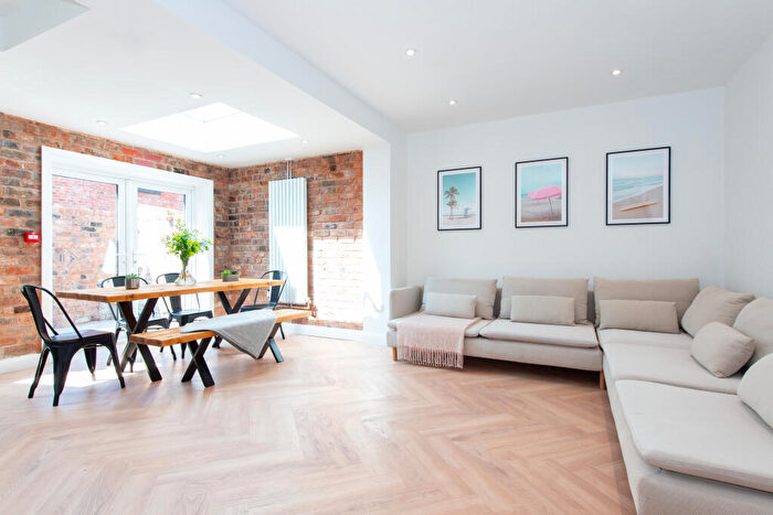 6 Bedroom Terraced House To Rent In Woodcroft Road, Liverpool, Merseyside, L15