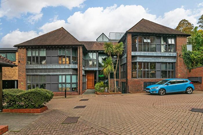 1 Bedroom Flat To Rent In Old Station Approach, Capitol House Old Station Approach, SO23