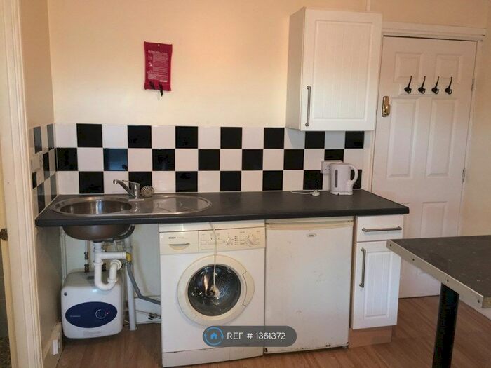 Studio To Rent In Wellington Road, Bilston, WV14