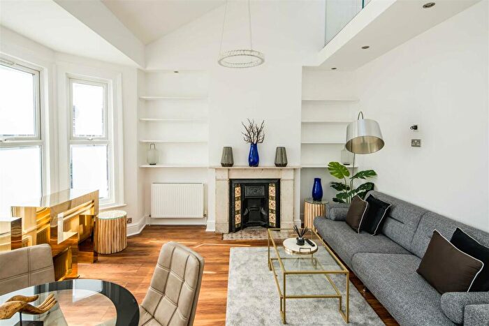 3 Bedroom Apartment To Rent In Burrows Road, Kensal Green, London, NW10