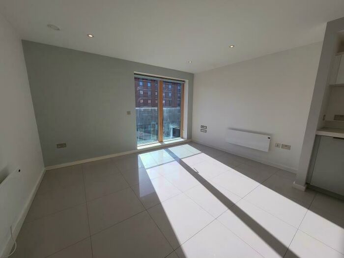 2 Bedroom Apartment To Rent In Apt . :: Ice Plant, M4