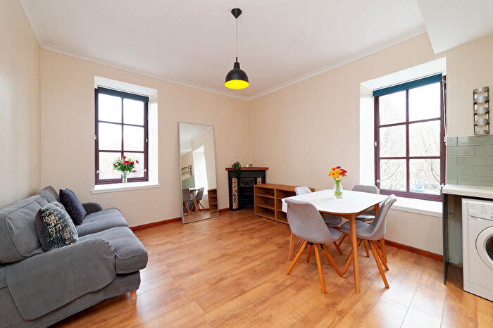2 Bedroom Apartment To Rent In Bell Street, Superior Bedroom Part Furnished Apartment, Merchant City - Available //, G4