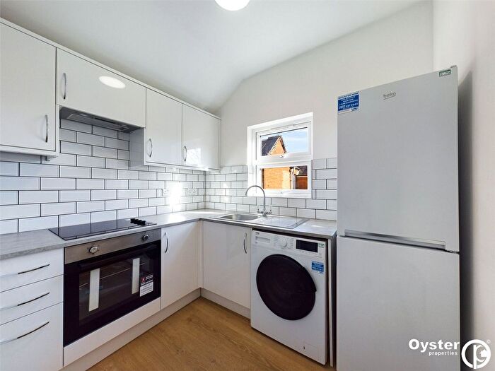 1 Bedroom Flat To Rent In Valentia Road, Reading, RG30