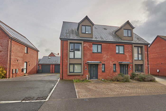 4 Bedroom Semi-Detached House For Sale In Dunlins Walk, Topsham, EX3