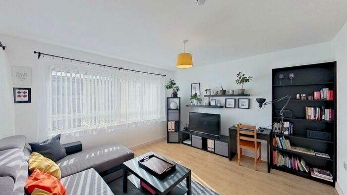 2 Bedroom Flat To Rent In Colonsay Close, Edinburgh, Midlothian, EH5