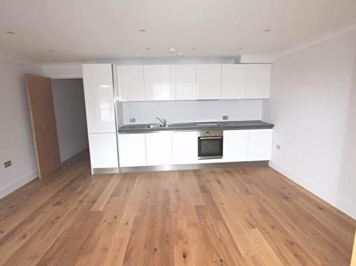 2 Bedroom Flat To Rent In Victoria Road, London, NW4