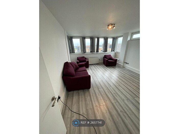 2 Bedroom Flat To Rent In Chillingford House, London, SW17