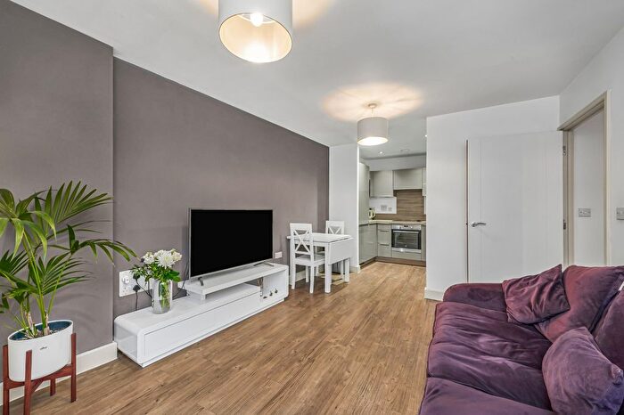2 Bedroom Flat For Sale In Milles Square London, Brixton, London, SW9