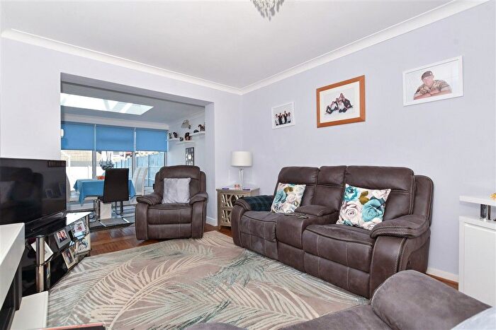 2 Bedroom Chalet For Sale In Flaxman Drive, Maidstone, Kent, ME16