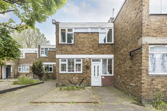 4 Bedroom Semi-Detached House To Rent In Portbury Close, Peckham, SE15
