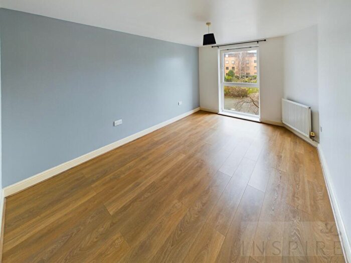 1 Bedroom Flat For Sale In Commonwealth Drive, Howlands Court, RH10