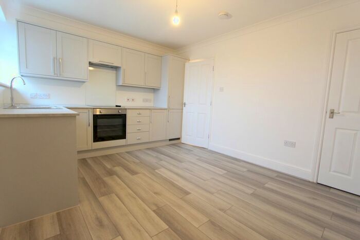 2 Bedroom Flat To Rent In Cumberland Avenue, Maidstone, ME15