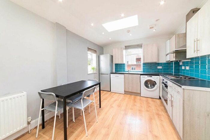 3 Bedroom Flat To Rent In Love Lane, Pinner, HA5