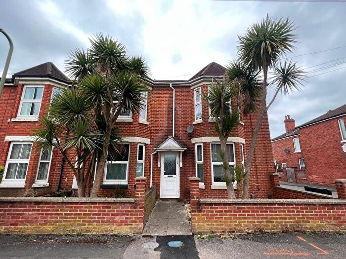 2 Bedroom Flat To Rent In Archers Road, Eastleigh, SO50