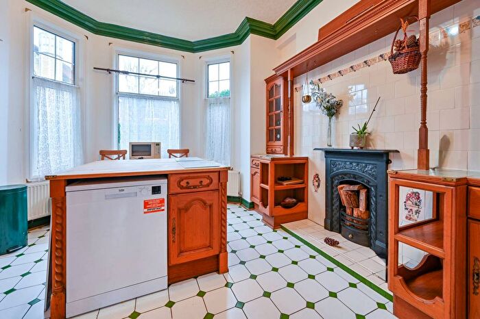 2 Bedroom Flat For Sale In Marchwood Crescent, Ealing, London, W5