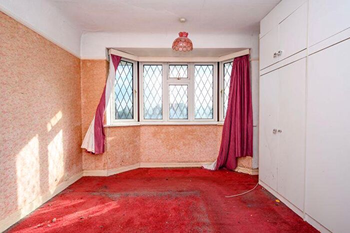 3 Bedroom Detached House For Sale In Wolsey Drive, Walton-On-Thames, KT12