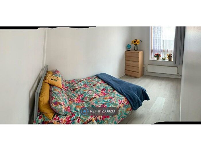 3 Bedroom Flat To Rent In Gower House, London, SE17