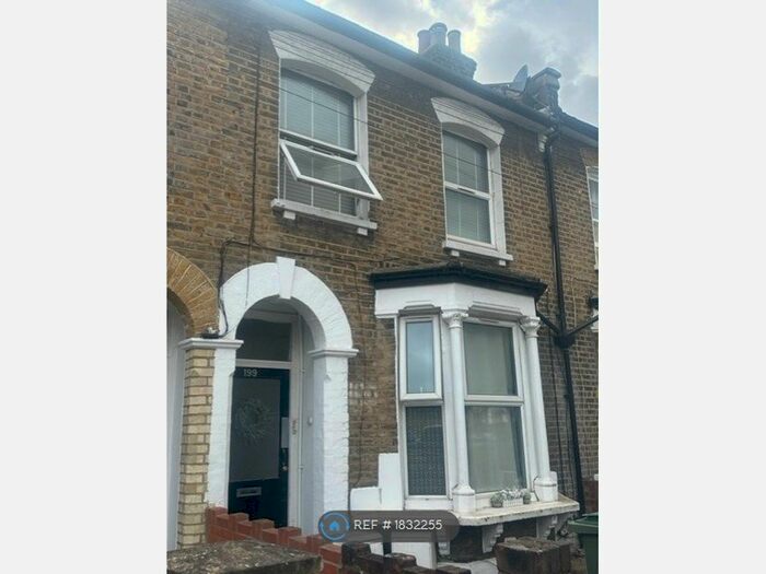2 Bedroom Flat To Rent In Hollydale Road, London, SE15