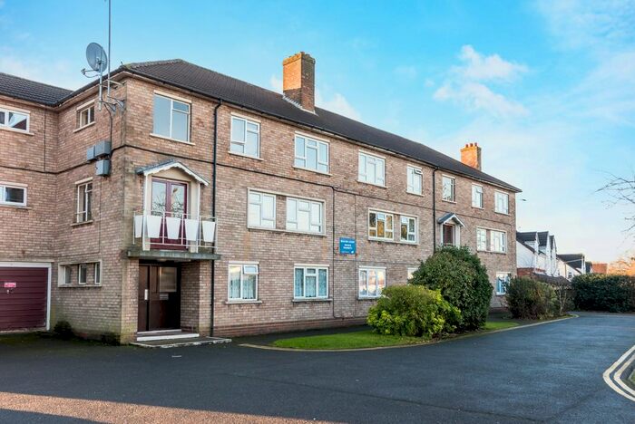 2 Bedroom Flat To Rent In Beacon Court, Chester Road, Streetly, Sutton Coldfield B74