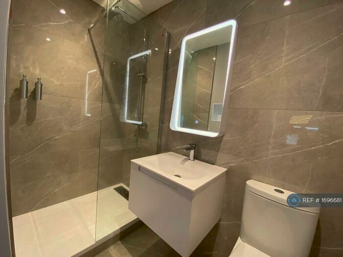 1 Bedroom Flat To Rent In Churchill Way, Macclesfield, SK11