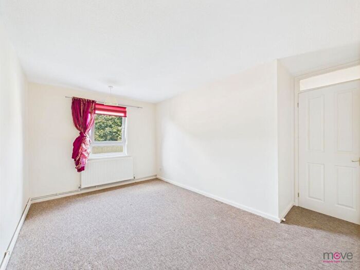 3 Bedroom Flat To Rent In The Dukeries, Gloucester, GL1