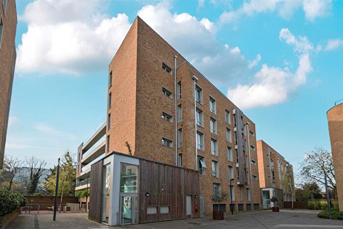 2 Bedroom Apartment For Sale In Kidwells Close, Maidenhead, SL6