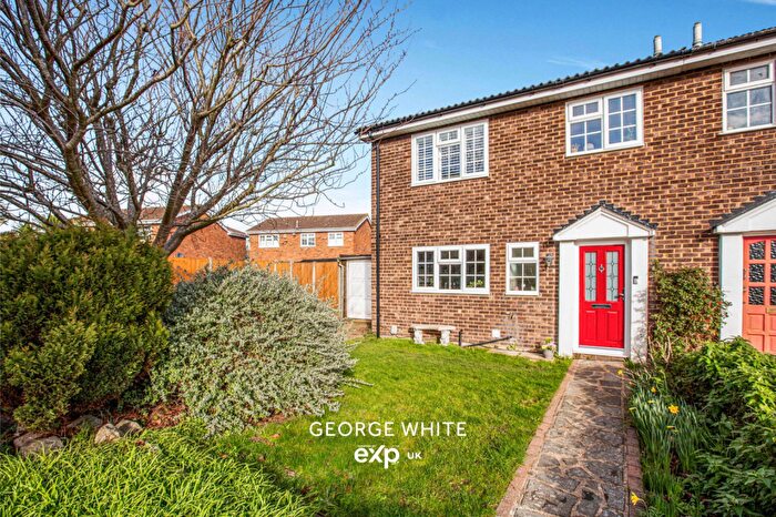 3 Bedroom Semi-Detached House For Sale In Teigngrace, Shoeburyness, SS3