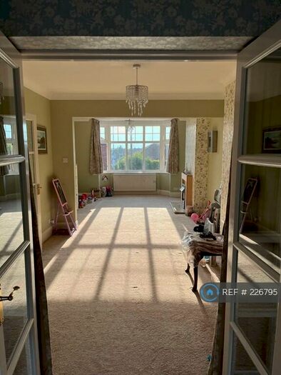 3 Bedroom Semi-Detached House To Rent In Mile End Road, Colchester, CO4