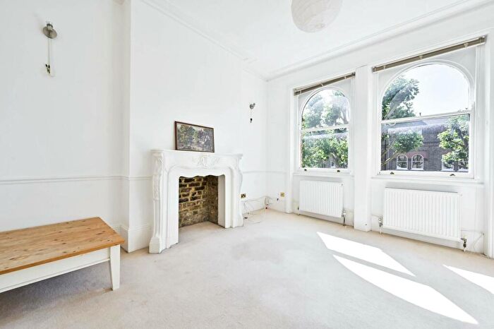 2 Bedroom Flat To Rent In Brondesbury Villas, Queen's Park, London, NW6