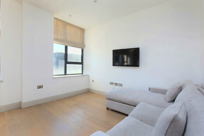 1 Bedroom Apartment To Rent In York Road, Battersea, London, SW11