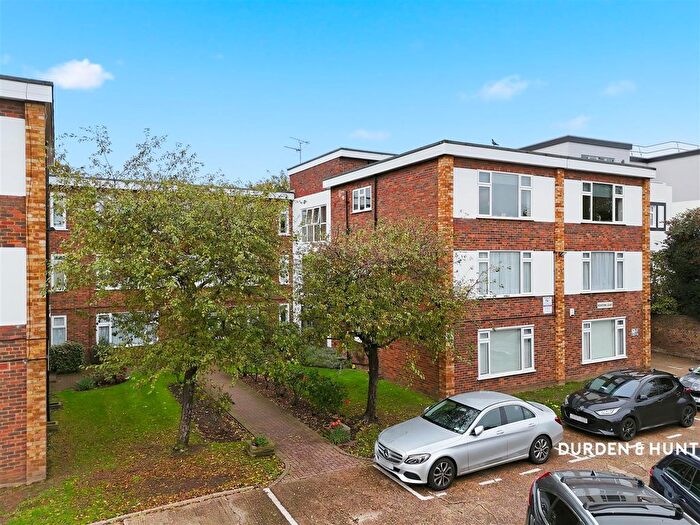2 Bedroom Flat For Sale In New Wanstead, Wanstead, E11