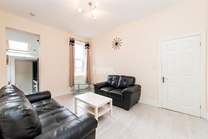 3 Bedroom Flat To Rent In Trewhitt Road, Heaton, Newcastle Upon Tyne, NE6