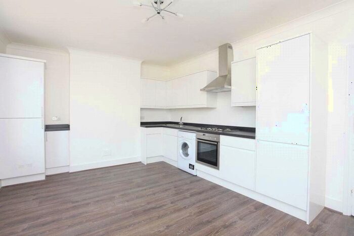 2 Bedroom Flat To Rent In Ravenhurst Avenue, Hendon, NW4