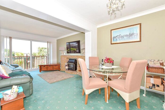 3 Bedroom Detached Bungalow For Sale In Tanner's Ridge, Waterlooville, Hampshire, PO7