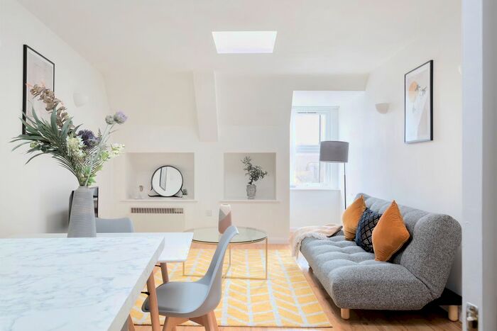 1 Bedroom Flat To Rent In Granville Place, Aylesbury, HP20