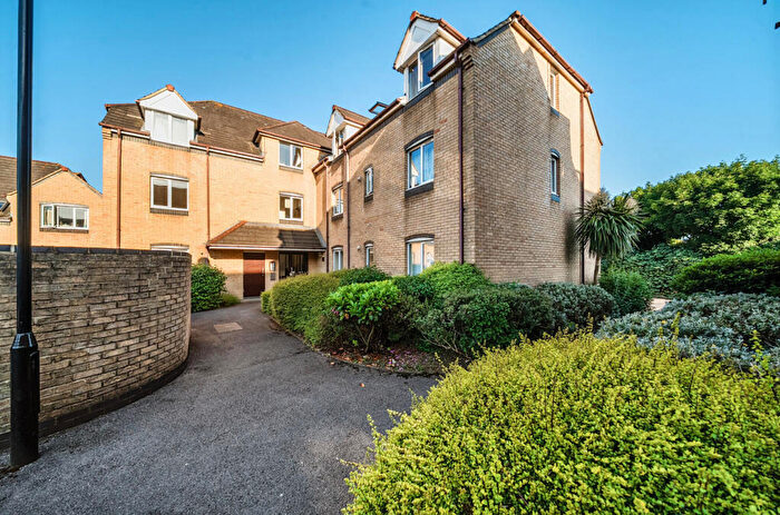 2 Bedroom Flat For Sale In Atlantic Close, Southampton, Hampshire, SO14