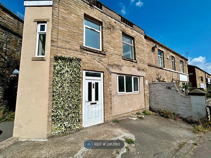 2 Bedroom End Of Terrace House To Rent In Manchester Road, Huddersfield, HD1