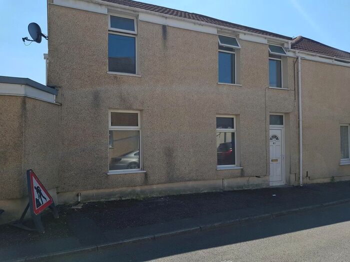 3 Bedroom End Of Terrace House To Rent In King Street, Neath, Neath Port Talbot., SA11