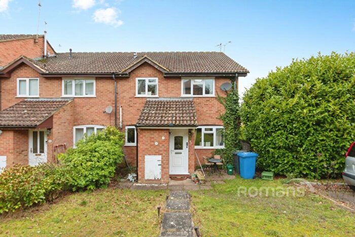 2 Bedroom House To Rent In Bloomsbury Way, Blackwater, Camberley, GU17