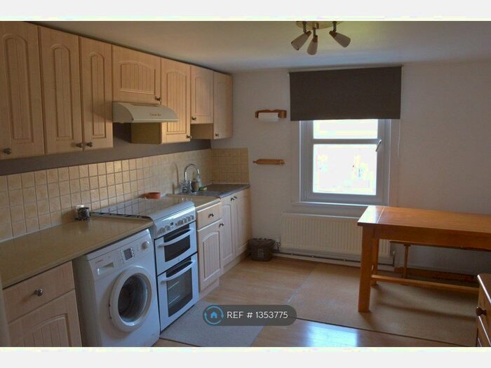 3 Bedroom Flat To Rent In Friary Road, London, SE15