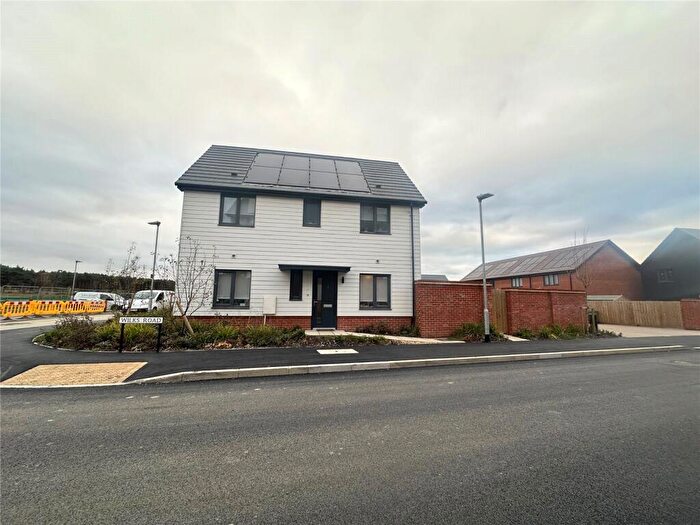 3 Bedroom House To Rent In Wilks Road, Crowthorne, RG45