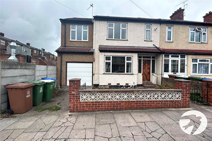 5 Bedroom Semi-Detached House For Sale In Edmund Road, Welling, Kent, DA16
