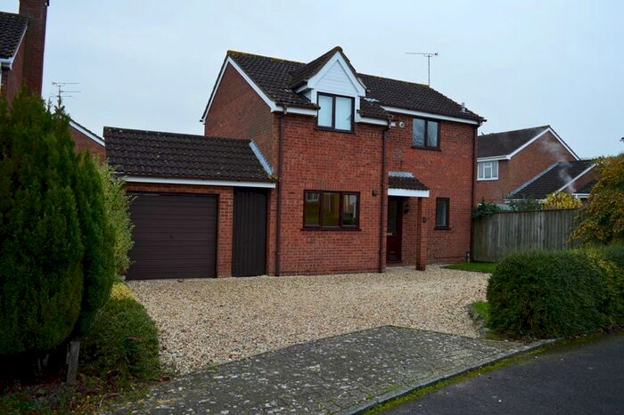 3 Bedroom Property To Rent In Clinton Close, Grange Park, Swindon, SN5