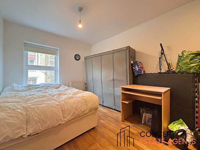 2 Bedroom Apartment To Rent In Battersea Rise, Clapham Junction, SW11