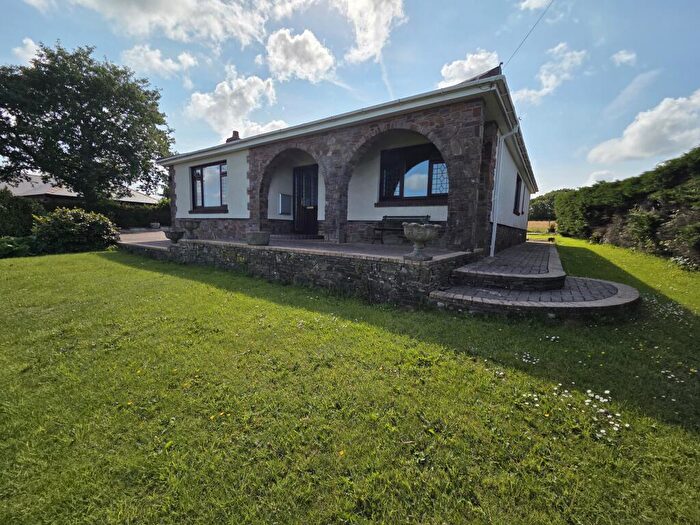3 Bedroom Bungalow To Rent In Llanddarog, SA32