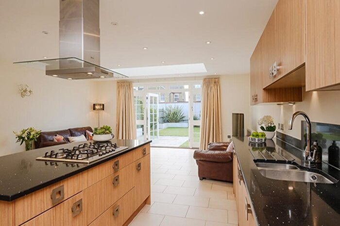 4 Bedroom Semi-Detached House To Rent In Lincoln Grove, Weybridge, KT13