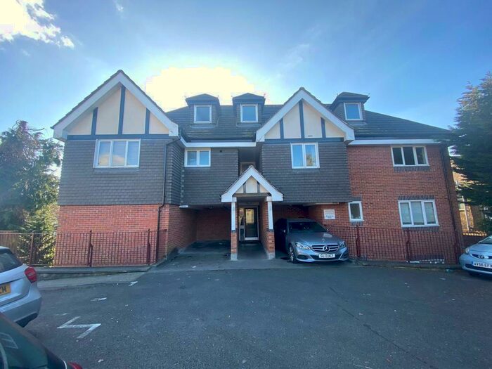 2 Bedroom Apartment To Rent In Chase Ridings, Enfield, EN2