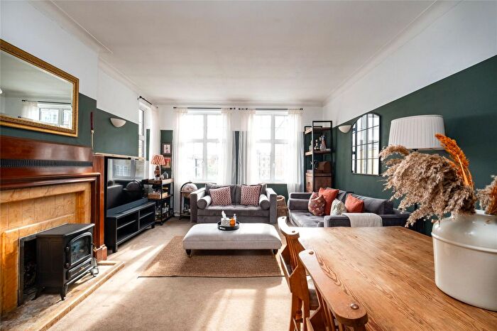 2 Bedroom Flat To Rent In Endsleigh Mansions, Streatham, Lambeth, London, SW16