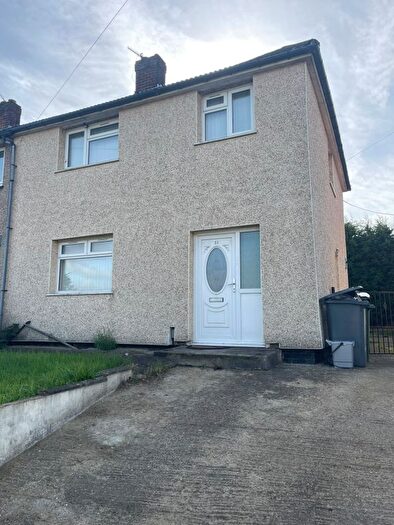 3 Bedroom Semi-Detached House To Rent In Woodend Court, Bradford, BD5