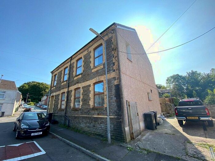 2 Bedroom End Of Terrace House To Rent In Crythan Road, Neath, Neath Port Talbot., SA11